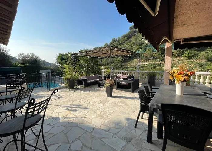 Rez De Avec Piscine Daire