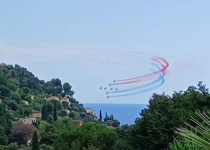 Rez De Avec Piscine מנטון